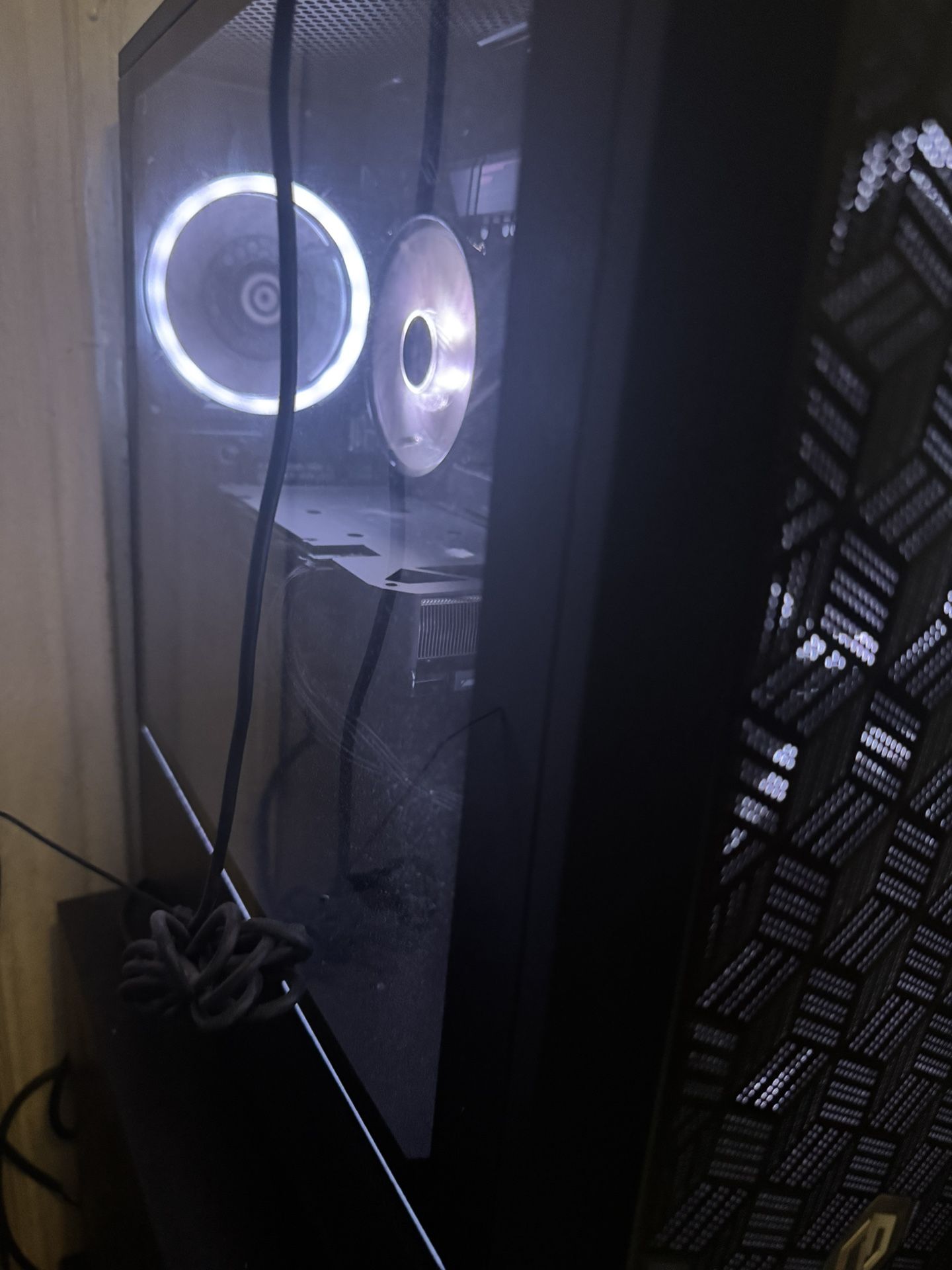 GAMING PC WITH HEADSET AND MONITOR