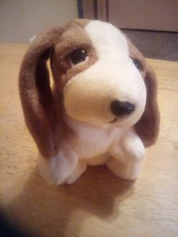 Vintage 1980's "tracker"ty beanie baby hound dog 5th generation with tags like new located in palm springs ca perfect