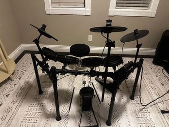🥁 Alesis Nitro Electronic Drum Set + Samson XP112a Speaker — $450 OBO