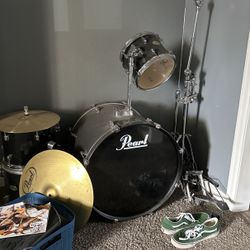 Pearl Drum Set 
