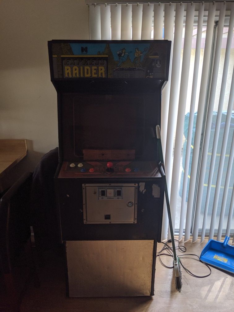 Express Raider Arcade game