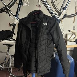 LOW PRICE MOVING- $240 + TAX RETAIL NORTH FACE PUFFER JACKET