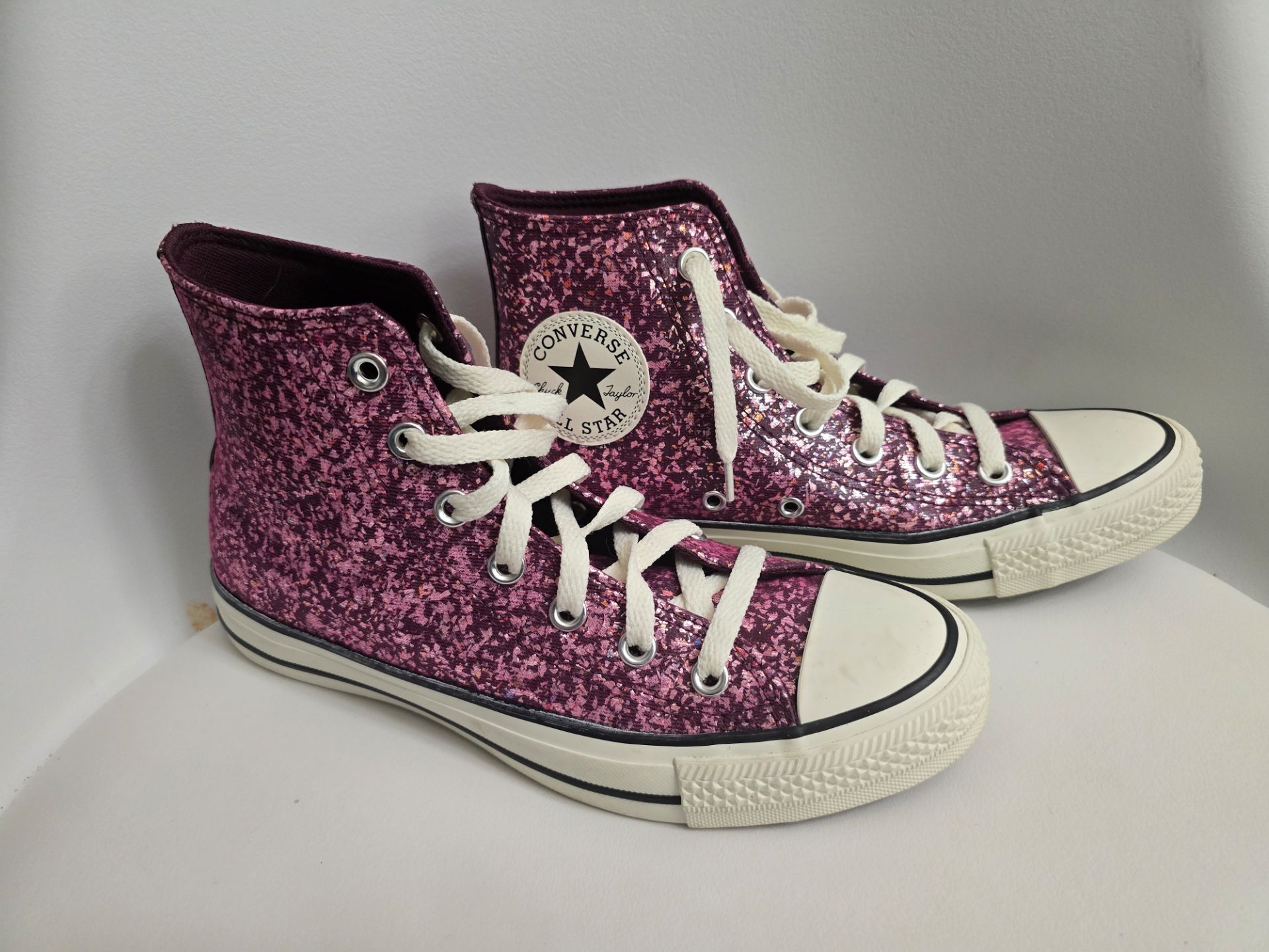 👟 **NEW Converse Chuck Taylor All Star Hi-Tops - Sparkling Berry👟