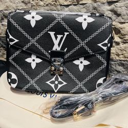 Pretty Fashion Cross Body Available In Both Colors 
