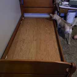 twin sized bed (check description