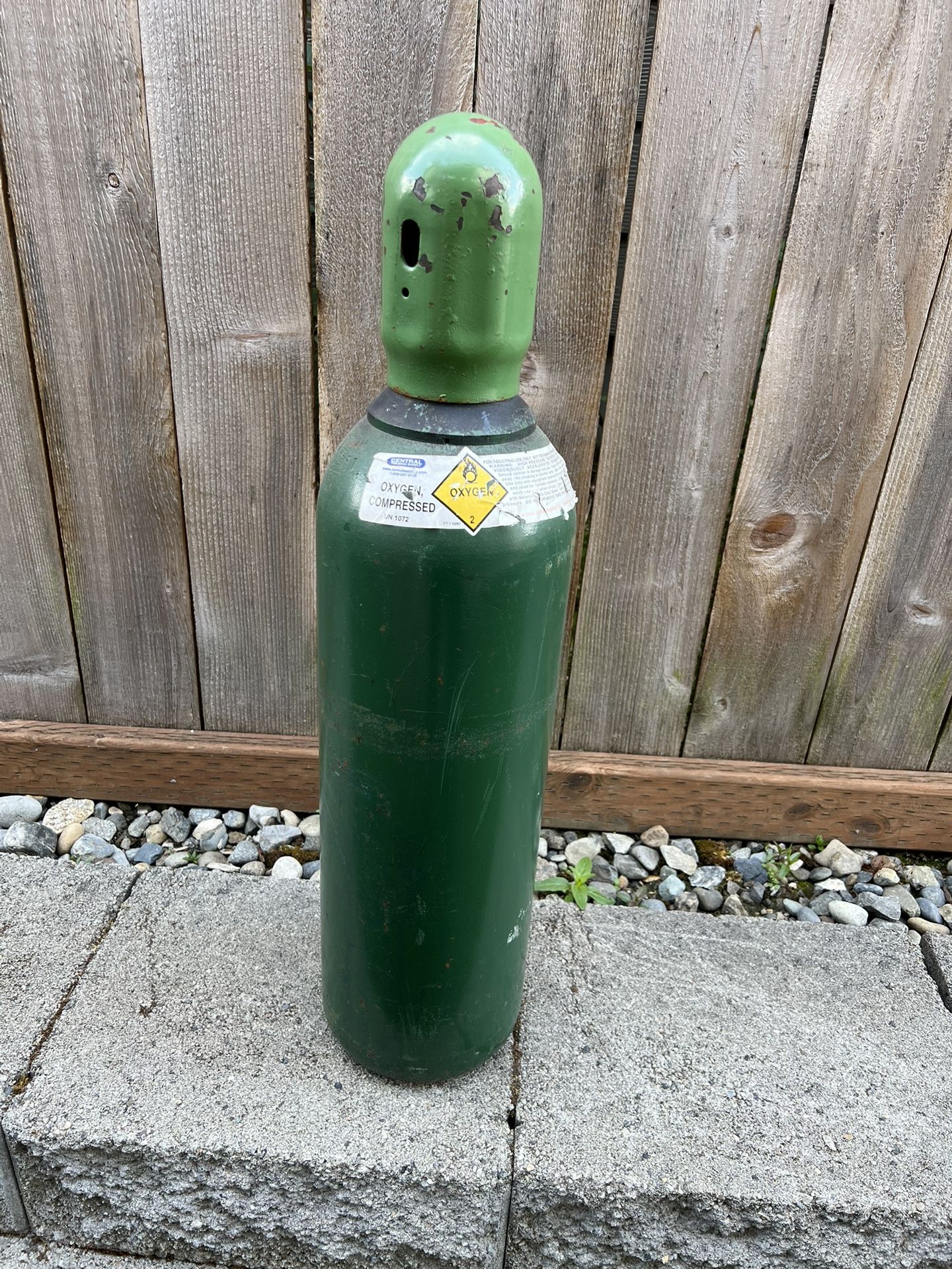 oxygen compressed un1072
