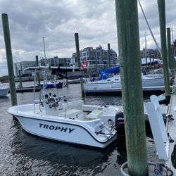 2009 Bayliner Trophy 1703