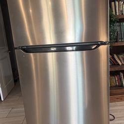 Frigidaire Top Freezer Refrigerator