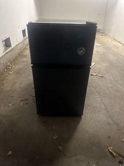 Mini fridge