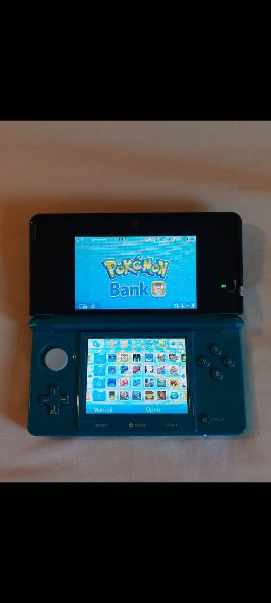 Aqua Nintendo 3DS With Several Games