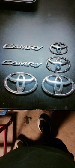 Toyota Camry Emblems