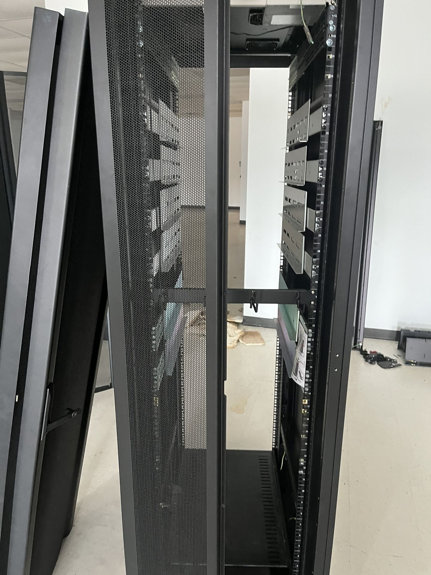 AP3100 APC Server Rack