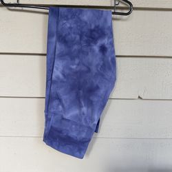 Lululemon wunder under leggings size 6. Tie-dye blue.