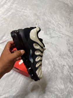 NIKE AIR VAPORMAX PLUS