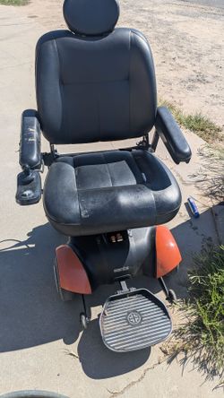 Electric wheelchair