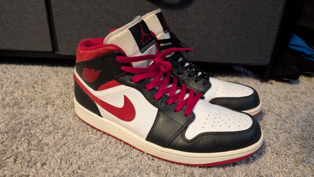 Jordan 1 Gym Reds Size 11.5 Midtop