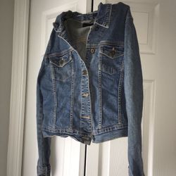 Jean jacket H&M size 8.  Button up.  Two pockets at the top  Pick up in east haven