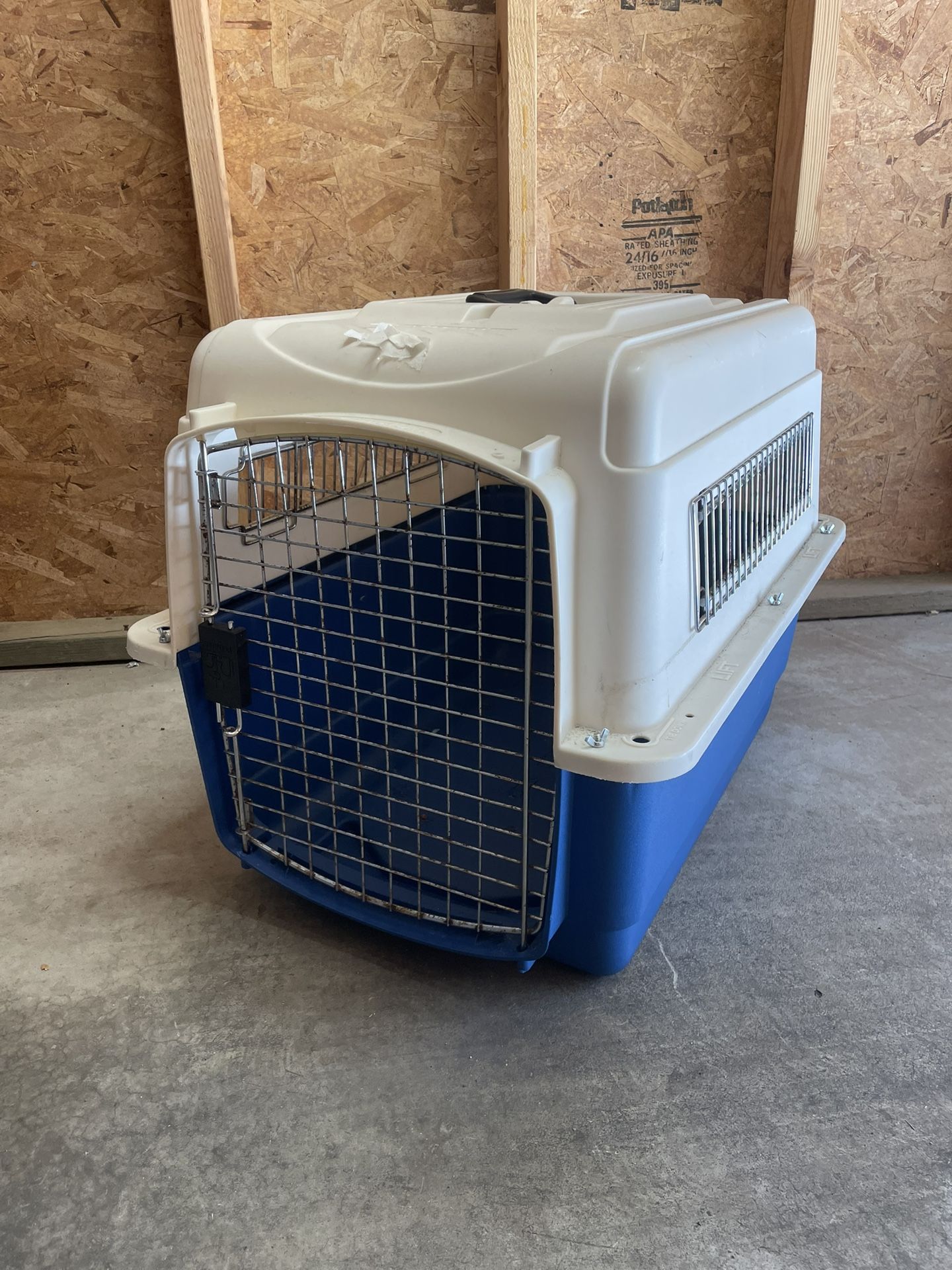 Dog Kennel/ Crate 