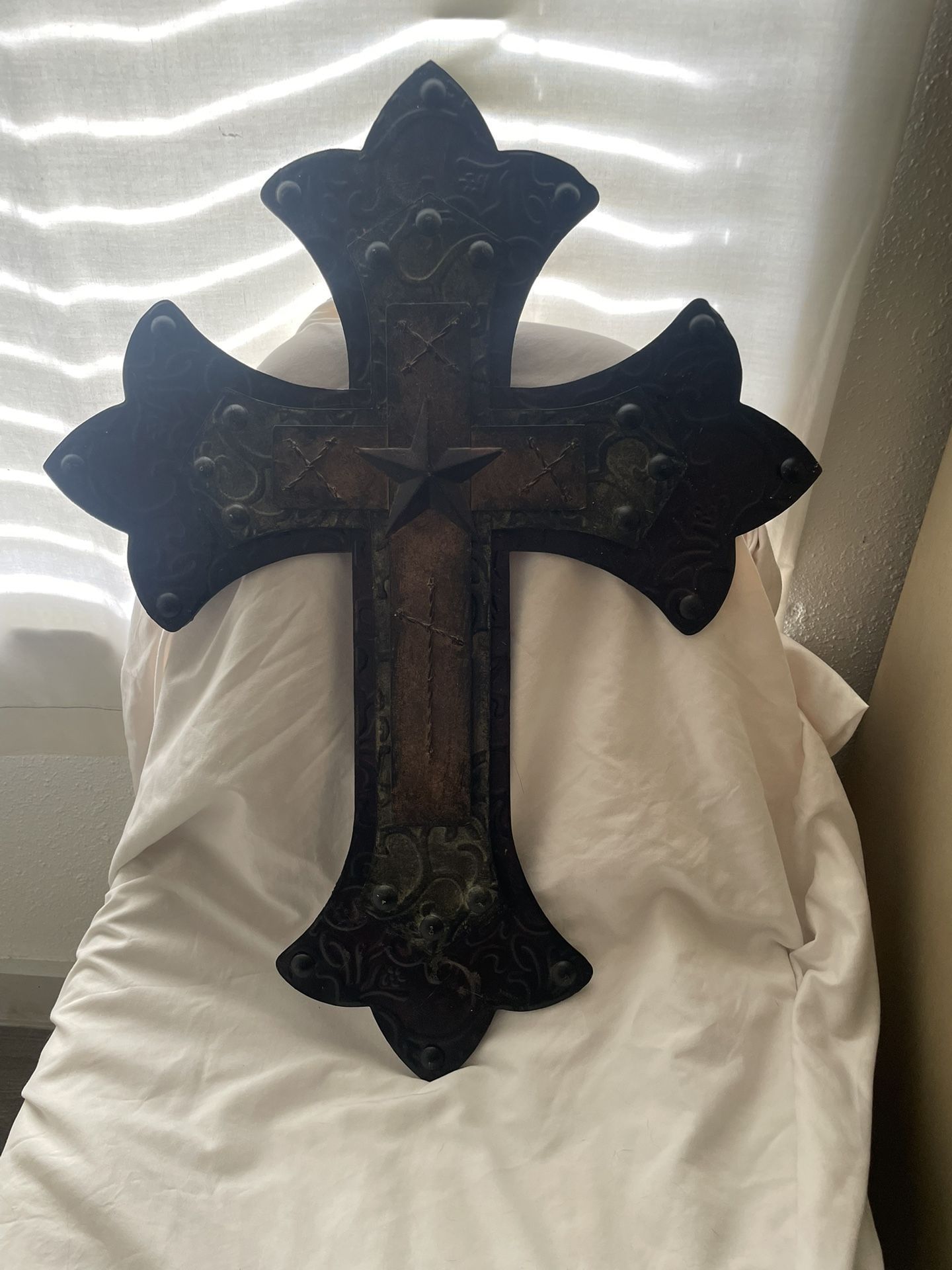 Metal Cross Wall Decor. See Measurements In Photos. It’s New. Cash Only & No Apps. Pick Up De Zavala / I-10