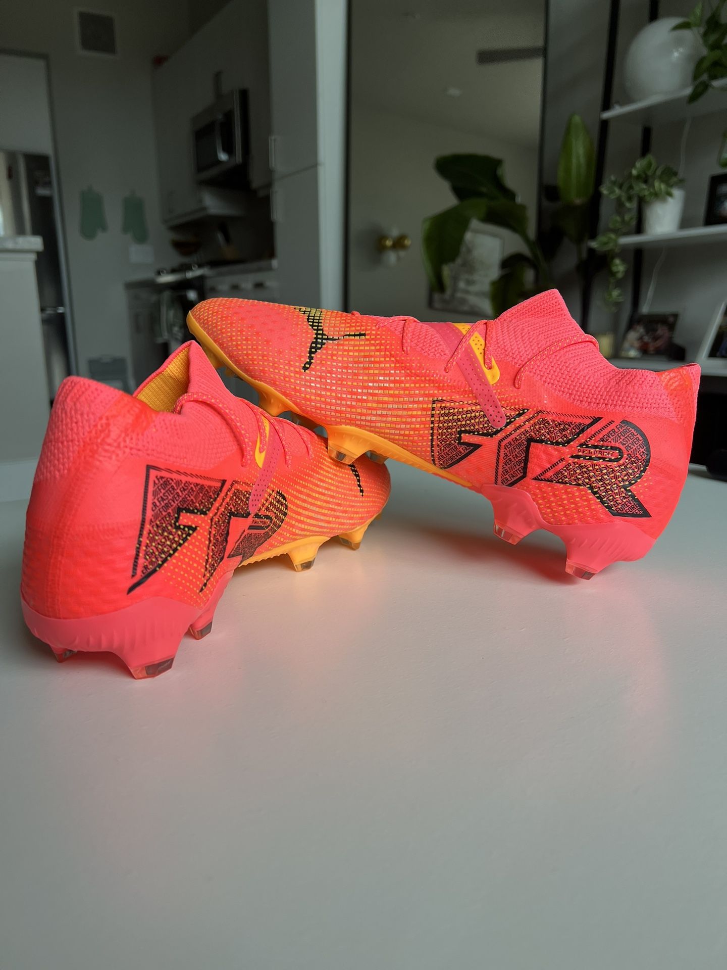 Puma Future 7 Ultimate Sunset Glow Men’s 9 New