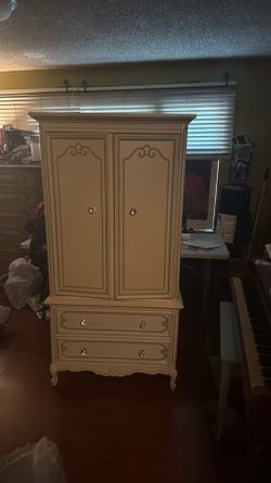 Cabinet solid wood