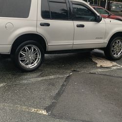 2005 Ford Explorer 