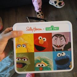 Sally Hansen x Sesame Street 2023 Vintage Style Metal Lunch Box *BRAND NEW*