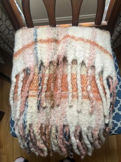 Soft Throw Blanket Like New