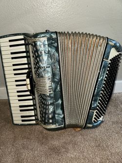 3951- Silver Enrico Roselli Piano Accordion
