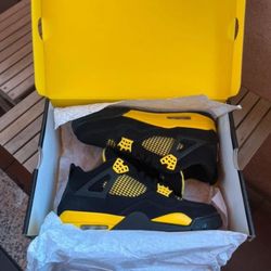 Air Jordan 4 “ Yellow Thunders “ Size 9