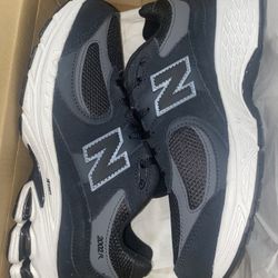 2002r Black New Balance 