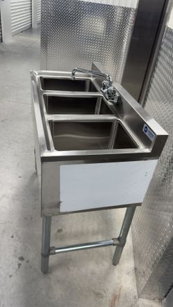 GRIDMANN 3 compartment SINK    Restaurant Equipment 