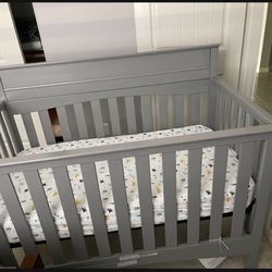 Wood Crib whit Mattress