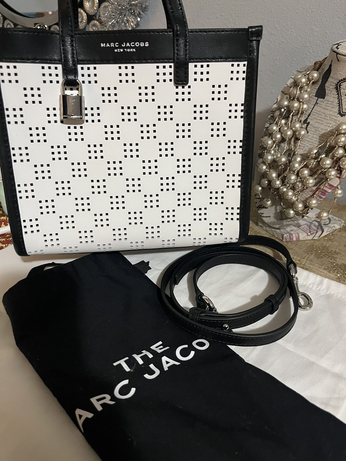 MARC JACOBS