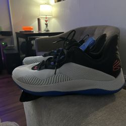 Curry Low Basketball Shoes - Size 11 (Men’s)