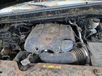 07 nissan 5.7 motor and 2 wheel drive transmission