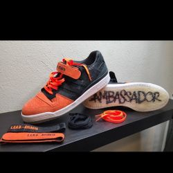 Adidas Forum Low Atlanta Size 12.5 Men New without box Spare accessories 