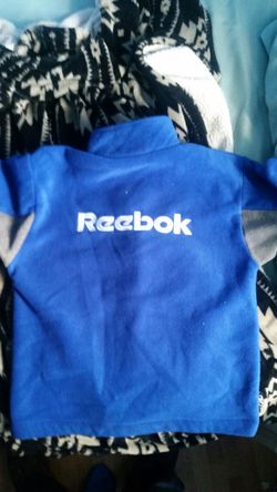 Sudadera Reebok.