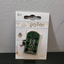 NWT Loungefly Harry Potter Slytherin Window Hinge Enamel Pin