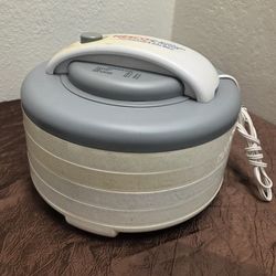 Nesco American Harvest Food Dehydrator & Jerky Maker – Complete Set
