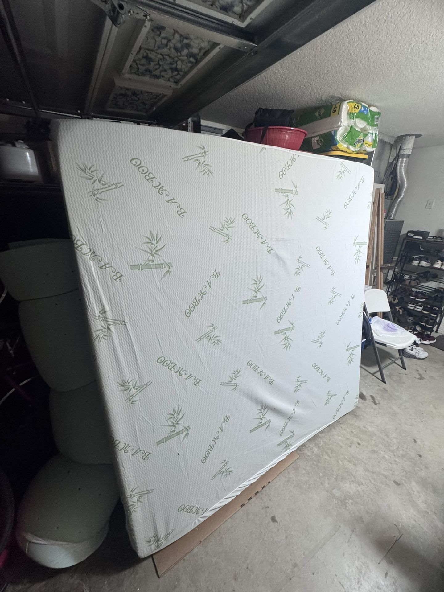 King Size Matt And 4” Gel Topper With Box Spring