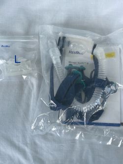 Sealed RESMED Mirage Swift II 60512 Mask System Medium plus a Large nose pillow included.  Discontinued!