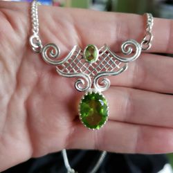 Sterling Silver Choker With Peridot Stone