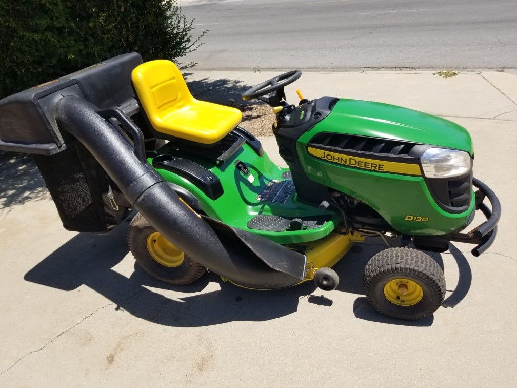 John Deere D130 Riding Lawnmower With Bags.