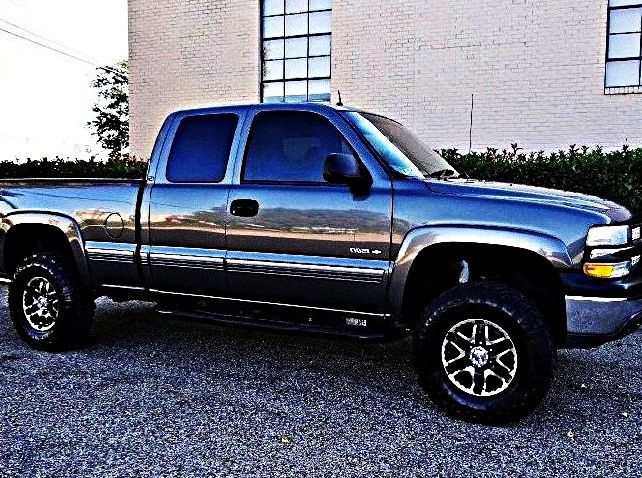 ֆ10OO 4WD Chevrolet Silverado 4WD