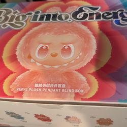 Labubu Big Into Energy Box