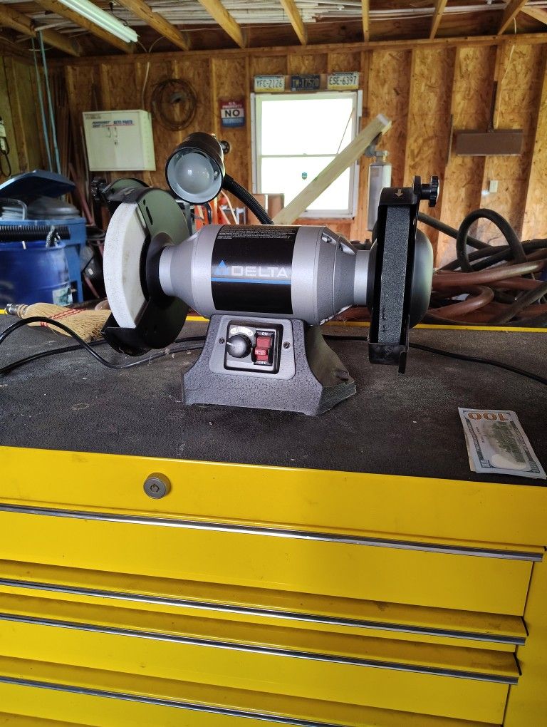 DELTA BENCH GRINDER