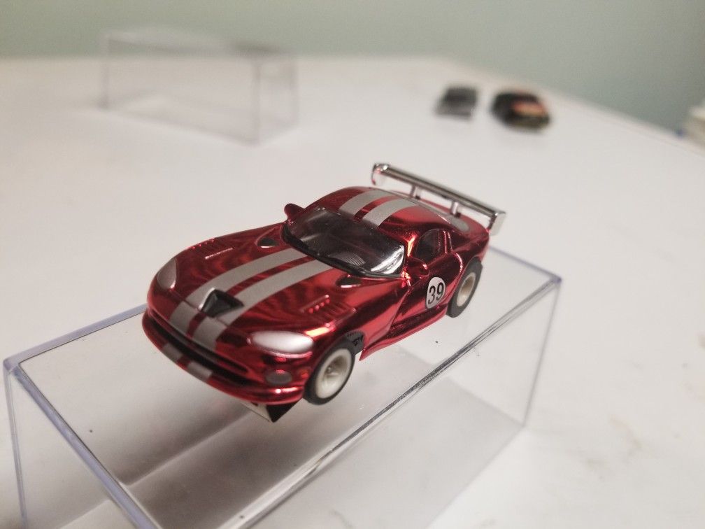 Slot car mint condition ,very fast.. not much time on the track