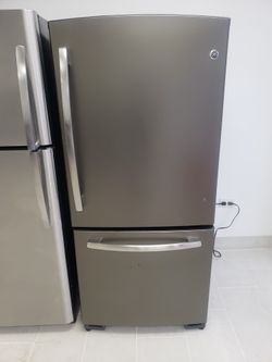 Refrijerador General Electric Friser Abajo Y Estufa LG De Gas