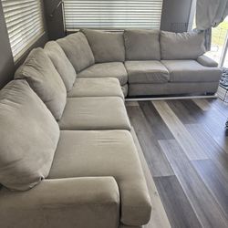 Living Spaces sectional Sofa